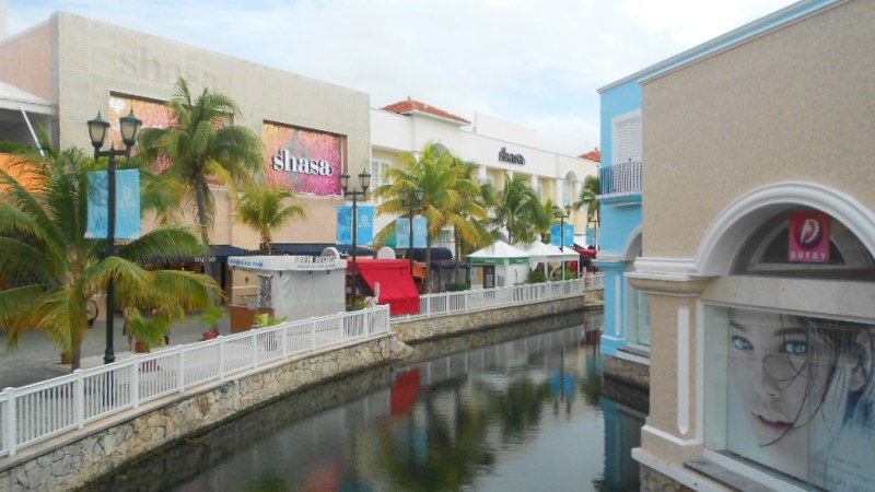 Cancun Shopping Village
